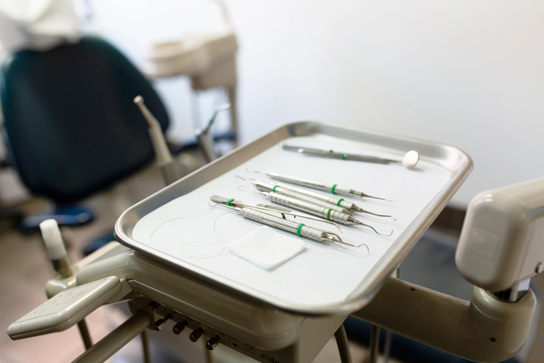 Dental instruments arranged for treatment